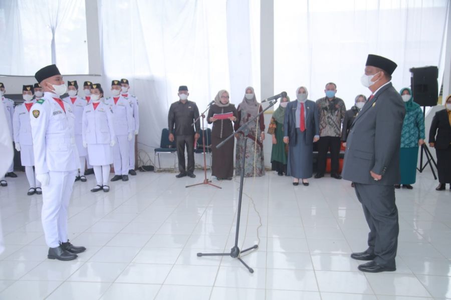 Pj. Bupati Labuhanbatu Kukuhkan 48 Pasukan Pengibar Bendera