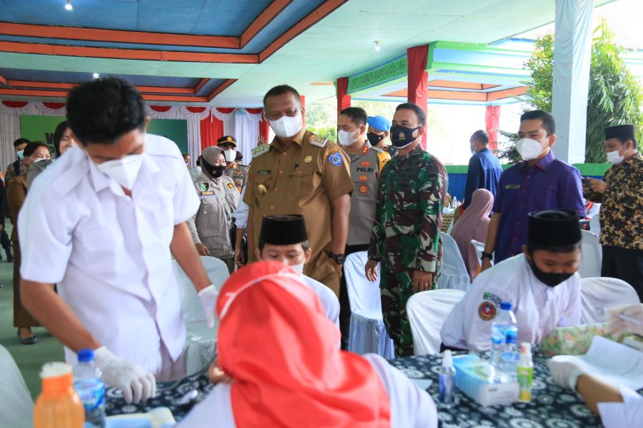 Pj Bupati Labuhanbatu Pantau Pelaksanaan Vaksin Masal di Ponpes Darul Muhsinin