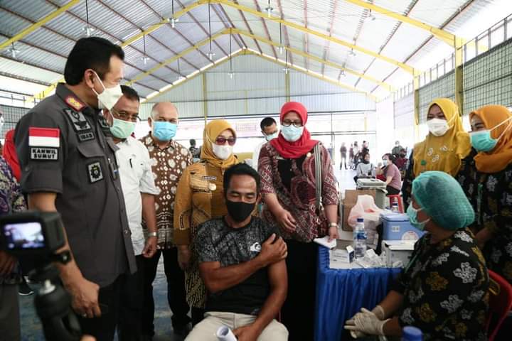 Wabup Labuhanbatu Hadiri Vaksinasi Masal di Kecamatan Panai Hulu