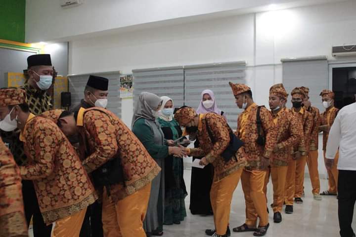 Wabup Labuhanbatu Melepas Kontingen Qasidah ke Tingkat Sumut