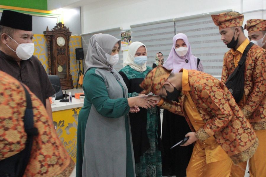 Wabup Labuhanbatu Melepas Kontingen Qasidah ke Tingkat Sumut