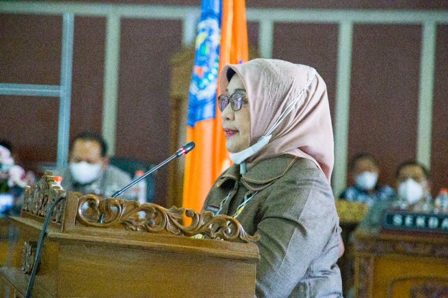 Wakil Bupati Labuhanbatu Menyampaikan Nota Keuangan P- APBD TA. 2021.