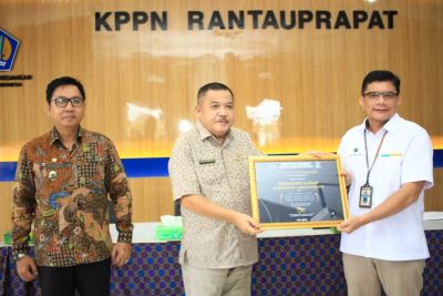 Pemkab Labuhanbatu Terima Penghargaan Dari KPPN Dalam Penyaluran Dana Desa